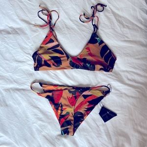 Stone Fox Tropical bikini